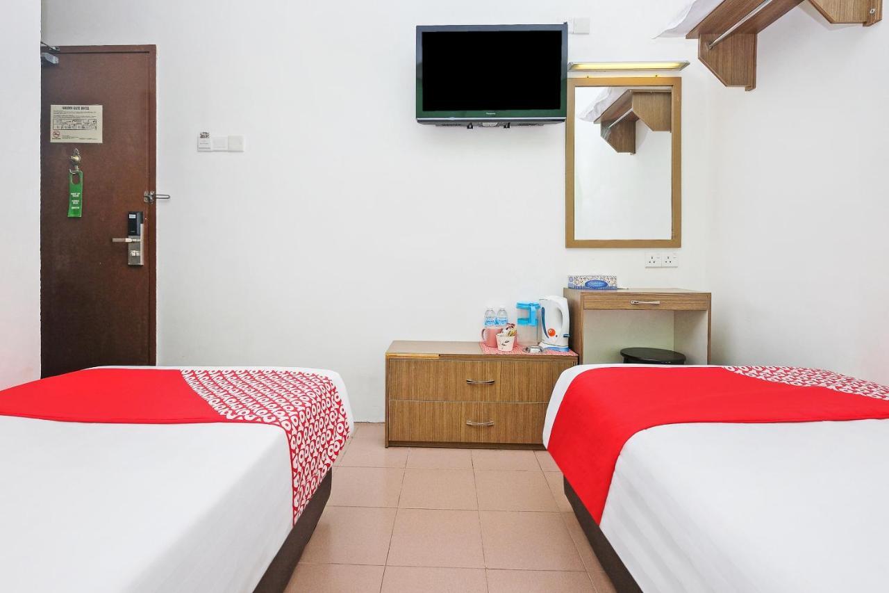 Oyo 850 Gold Star Hotel Chukai Екстериор снимка