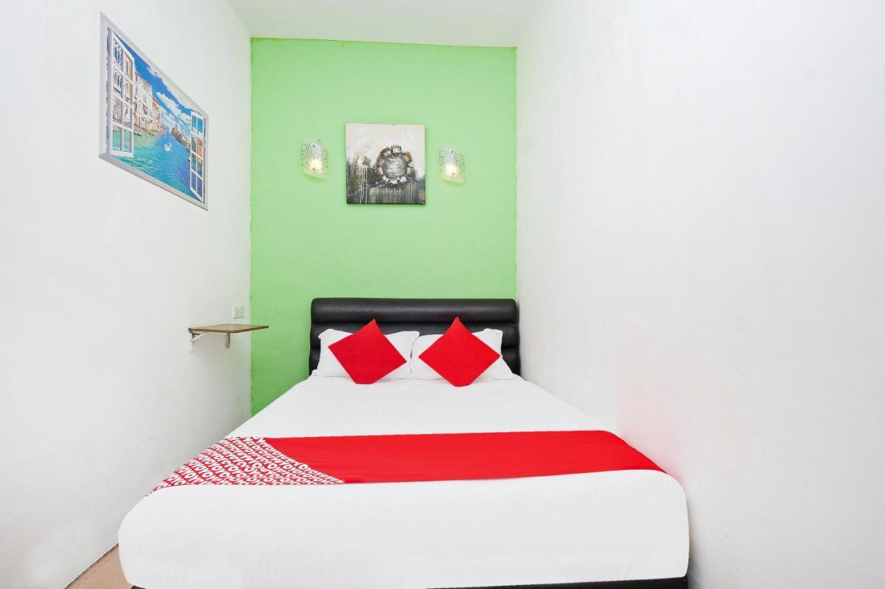 Oyo 850 Gold Star Hotel Chukai Екстериор снимка