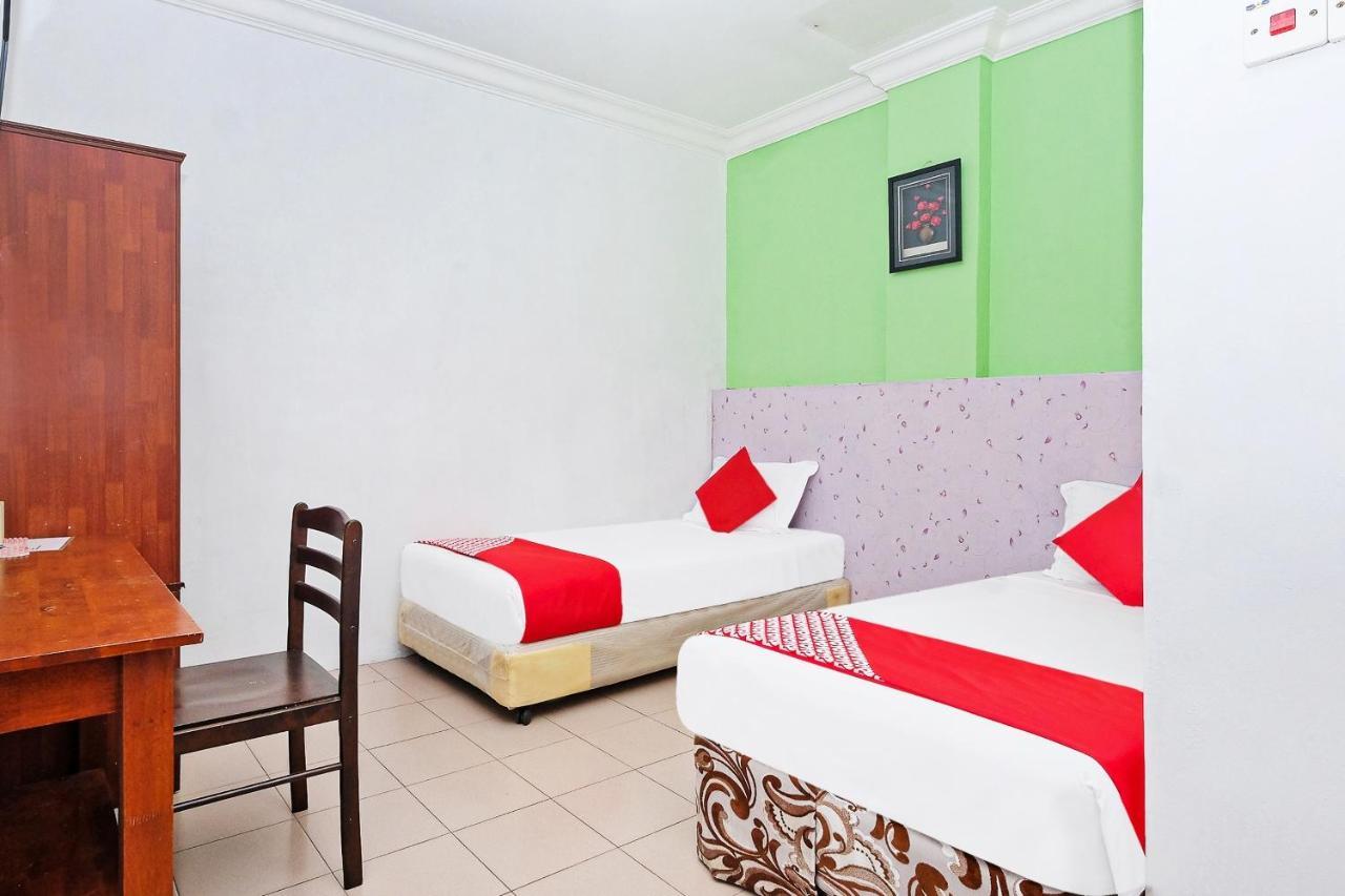 Oyo 850 Gold Star Hotel Chukai Екстериор снимка