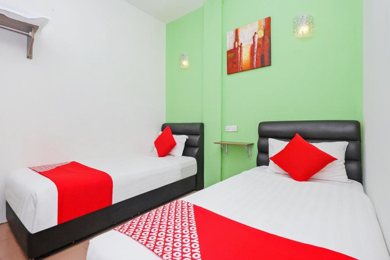 Oyo 850 Gold Star Hotel Chukai Екстериор снимка