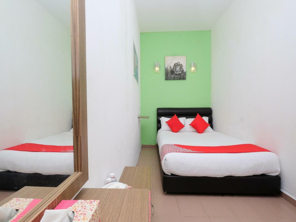 Oyo 850 Gold Star Hotel Chukai Екстериор снимка