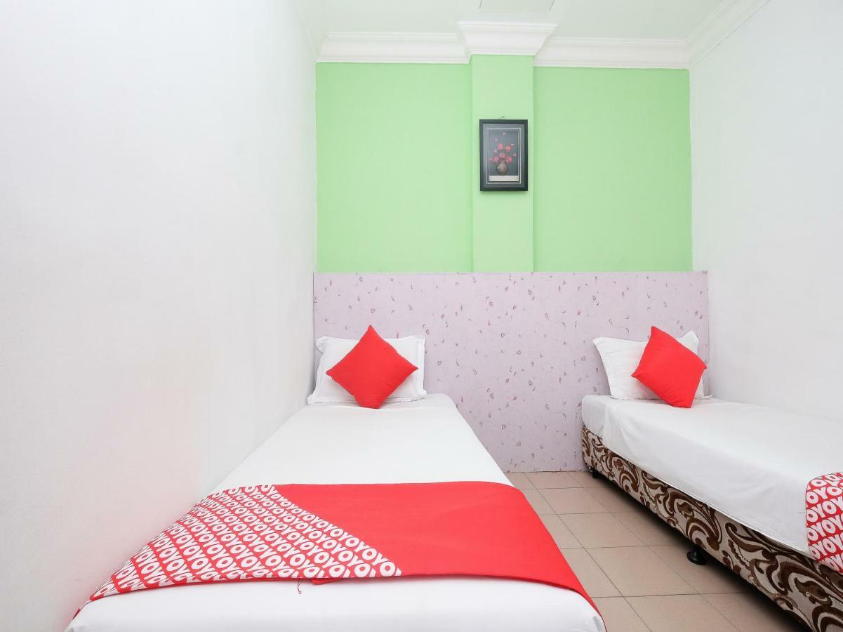 Oyo 850 Gold Star Hotel Chukai Екстериор снимка