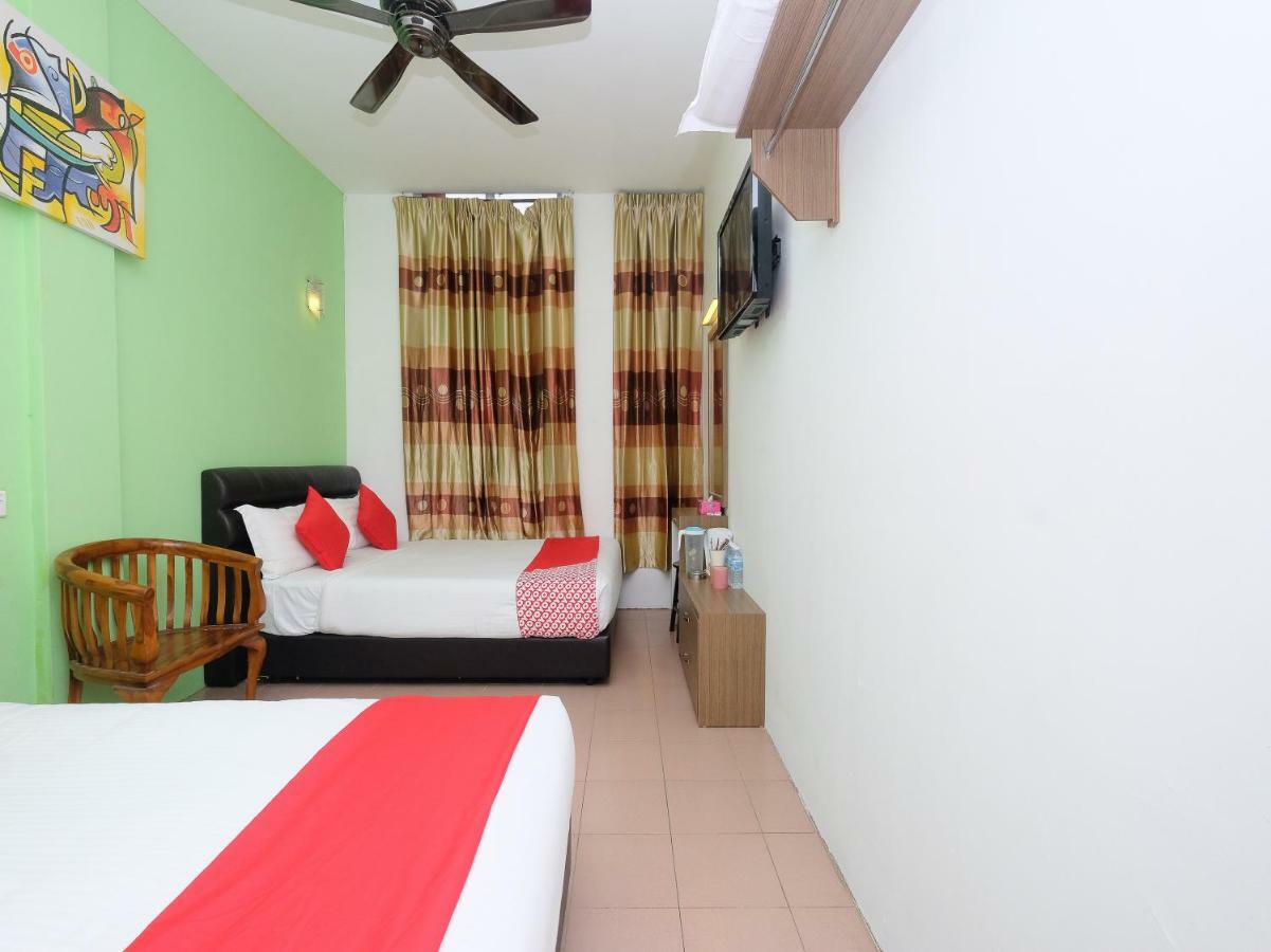Oyo 850 Gold Star Hotel Chukai Екстериор снимка