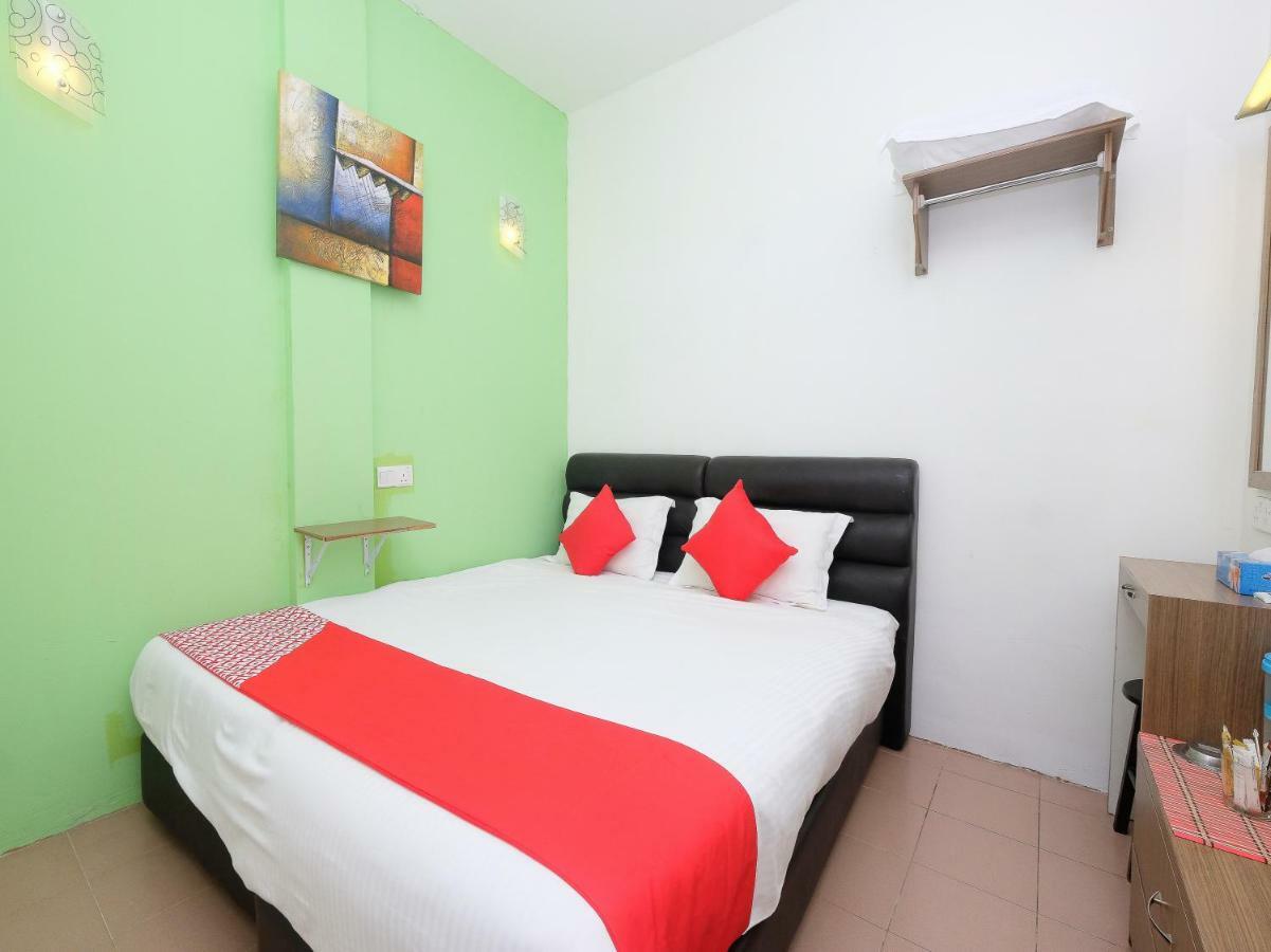 Oyo 850 Gold Star Hotel Chukai Екстериор снимка