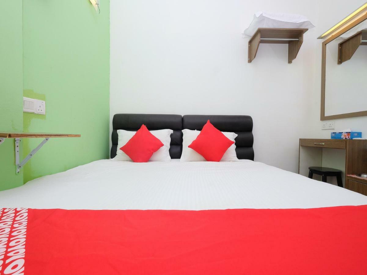 Oyo 850 Gold Star Hotel Chukai Екстериор снимка