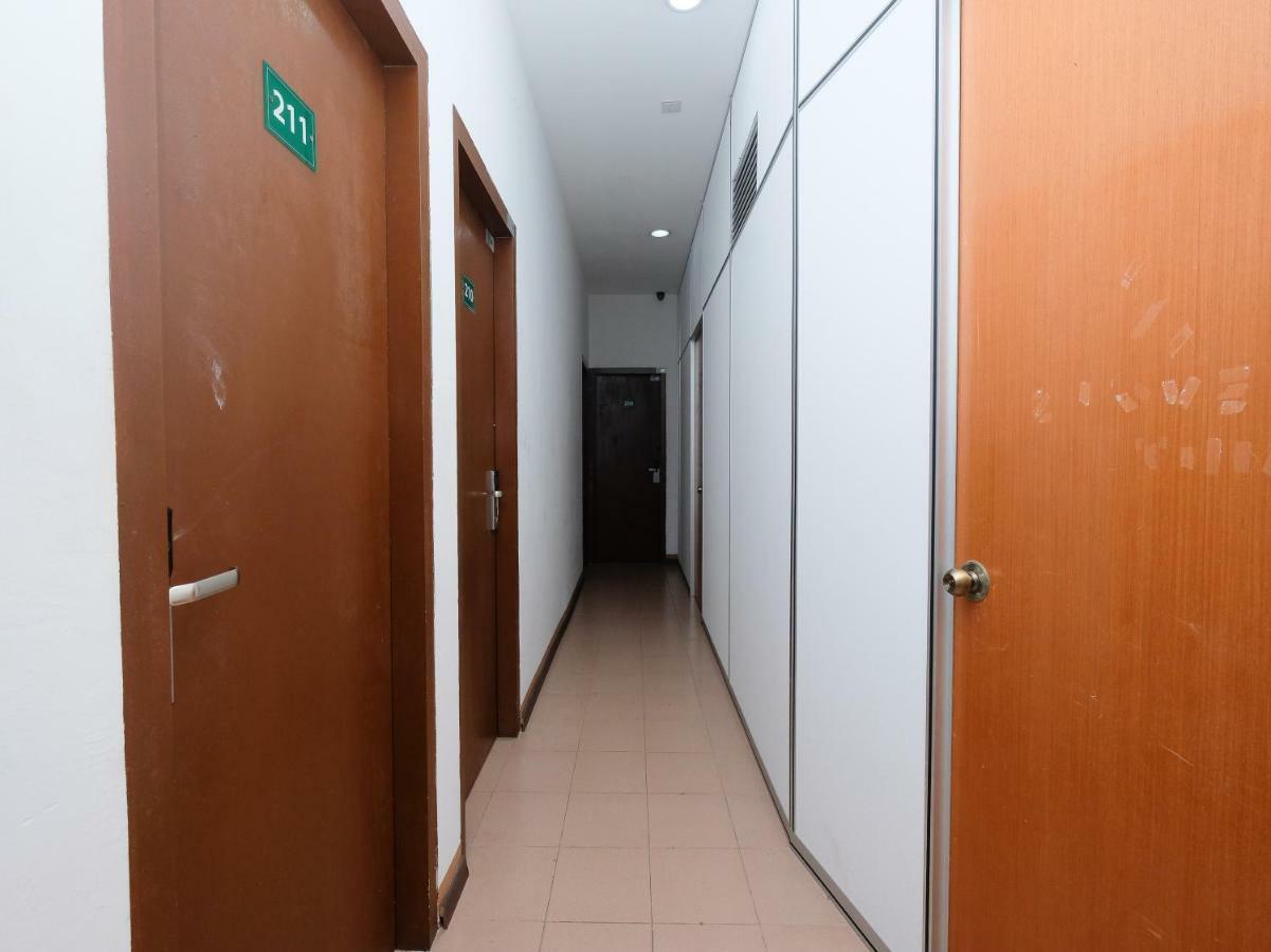 Oyo 850 Gold Star Hotel Chukai Екстериор снимка