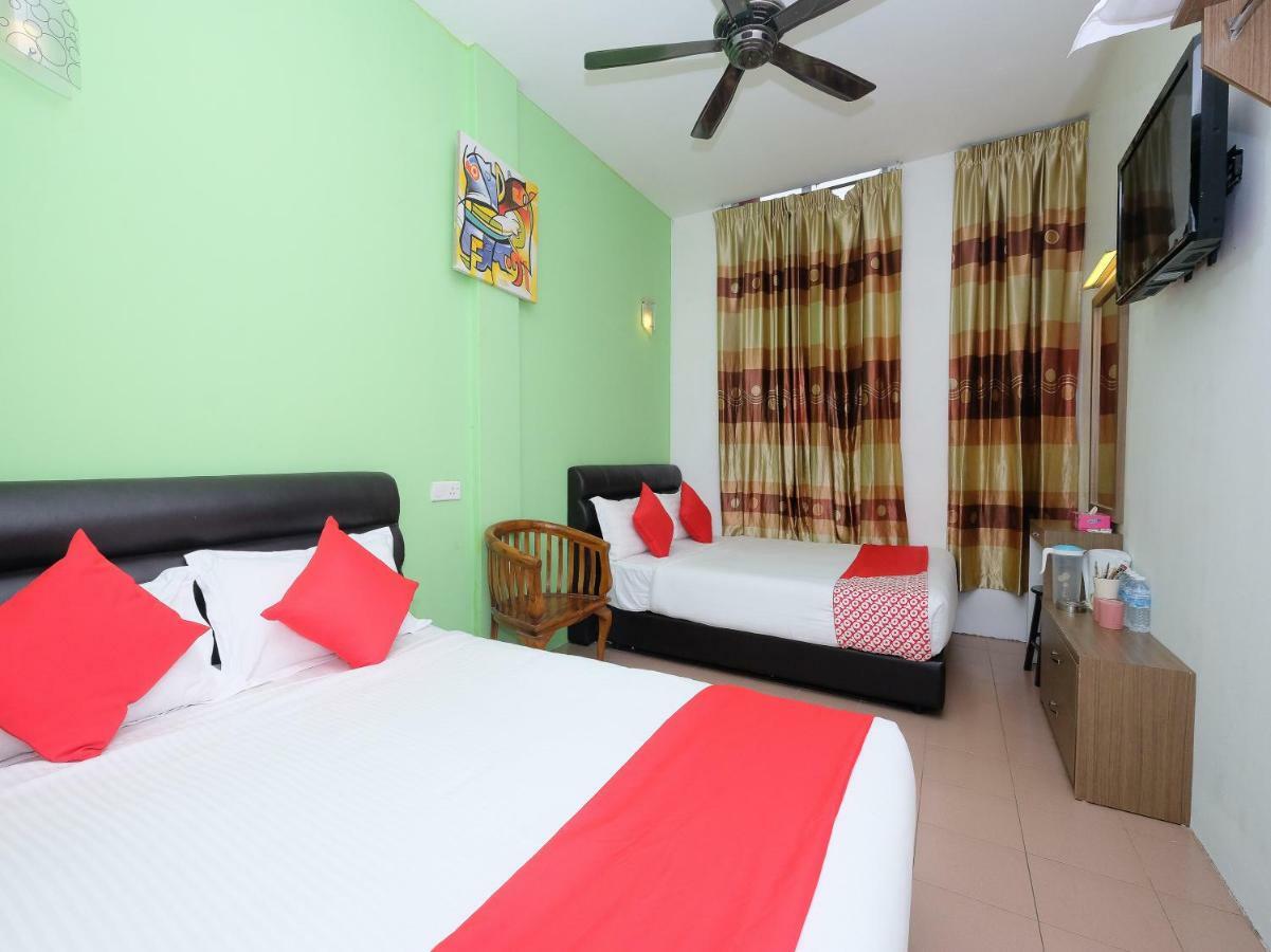 Oyo 850 Gold Star Hotel Chukai Екстериор снимка