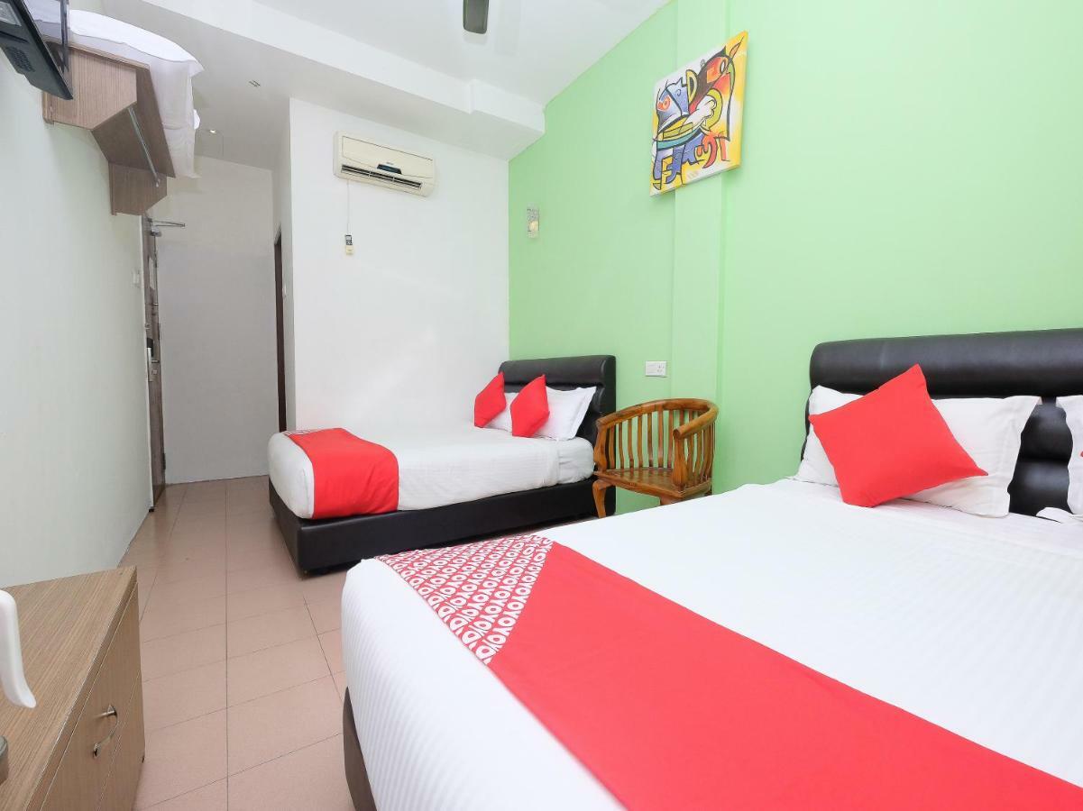 Oyo 850 Gold Star Hotel Chukai Екстериор снимка