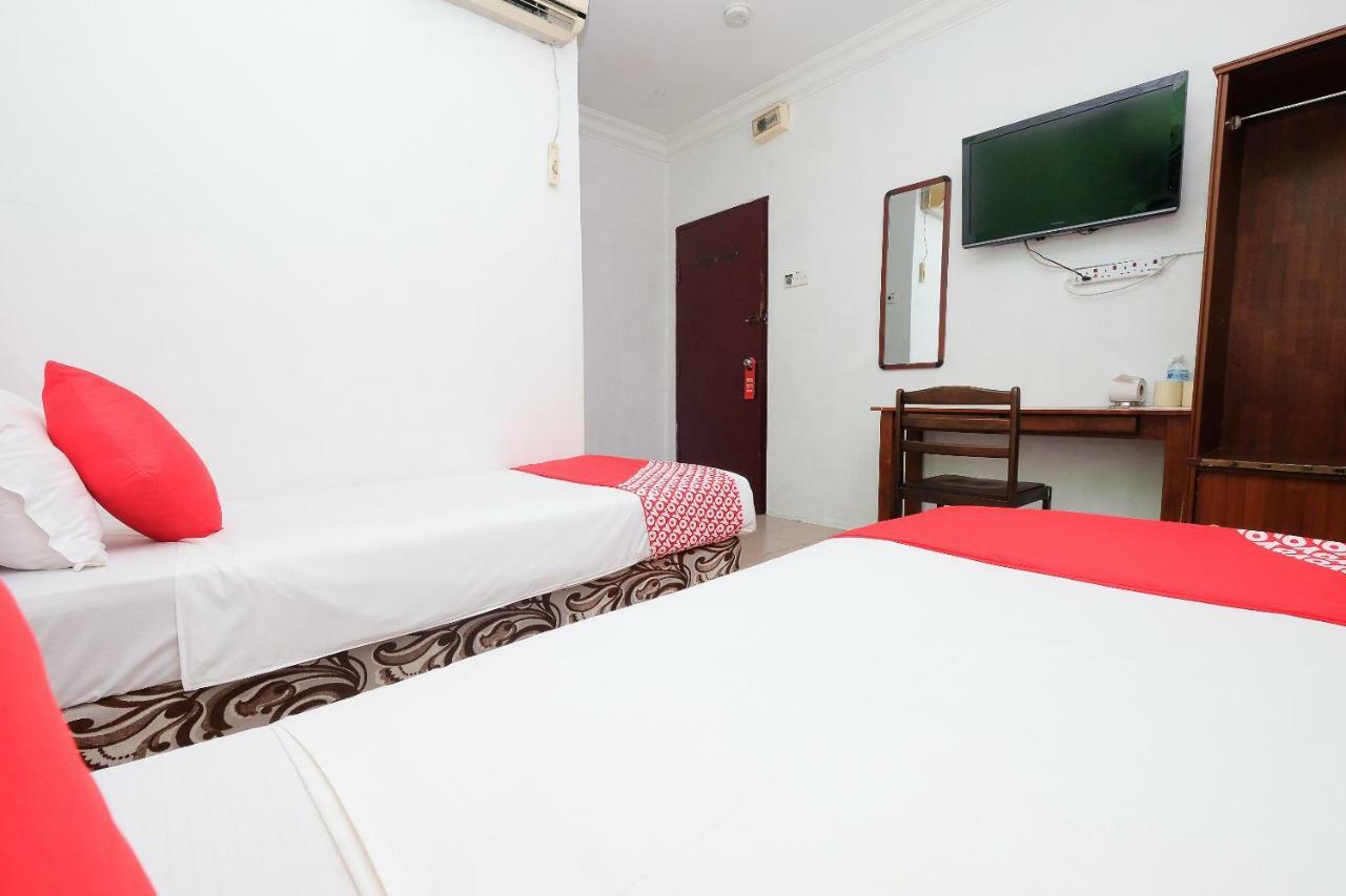 Oyo 850 Gold Star Hotel Chukai Екстериор снимка