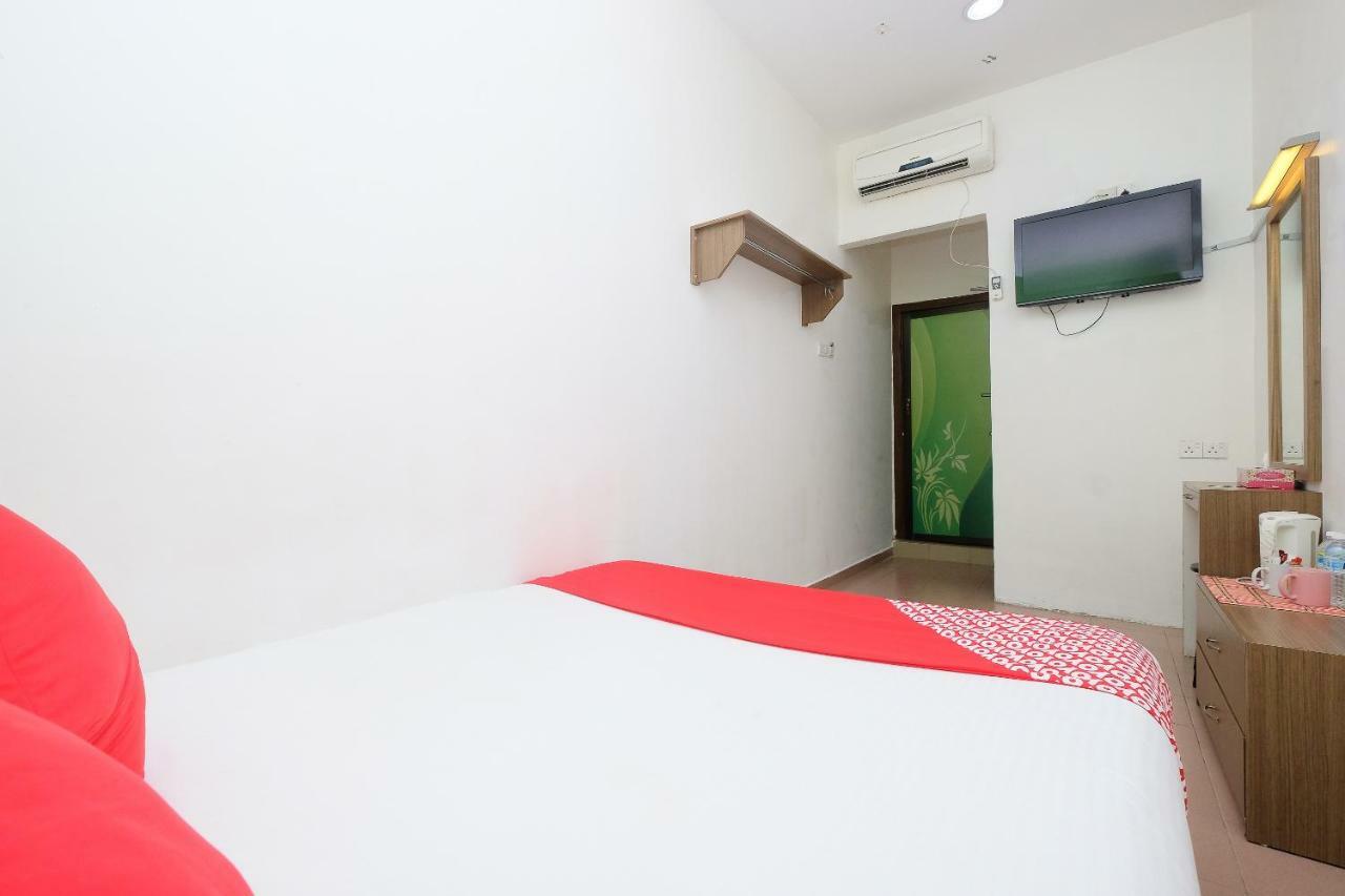 Oyo 850 Gold Star Hotel Chukai Екстериор снимка