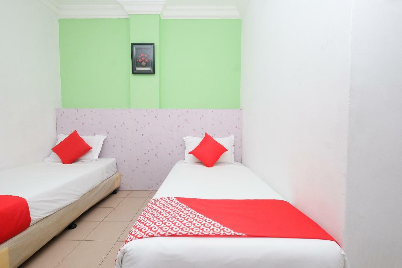Oyo 850 Gold Star Hotel Chukai Екстериор снимка