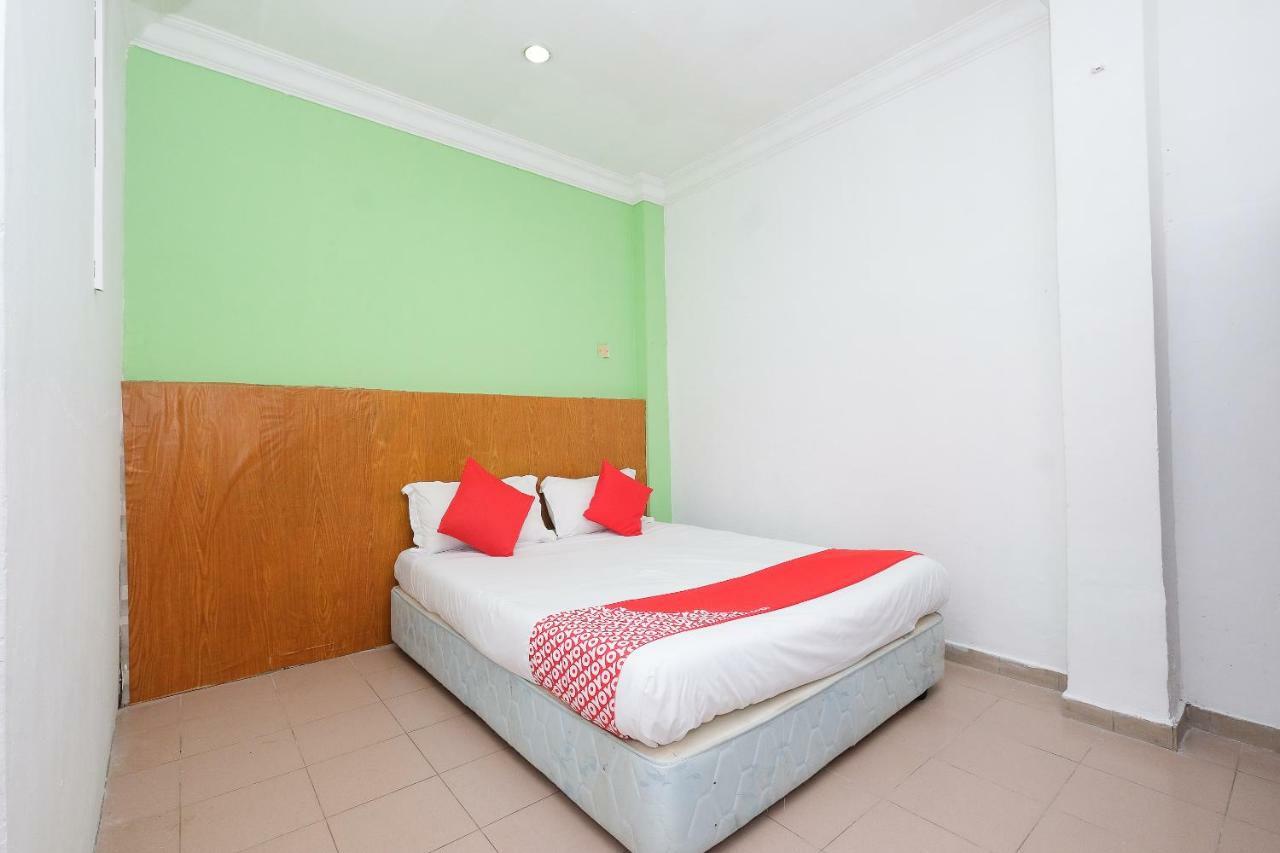 Oyo 850 Gold Star Hotel Chukai Екстериор снимка