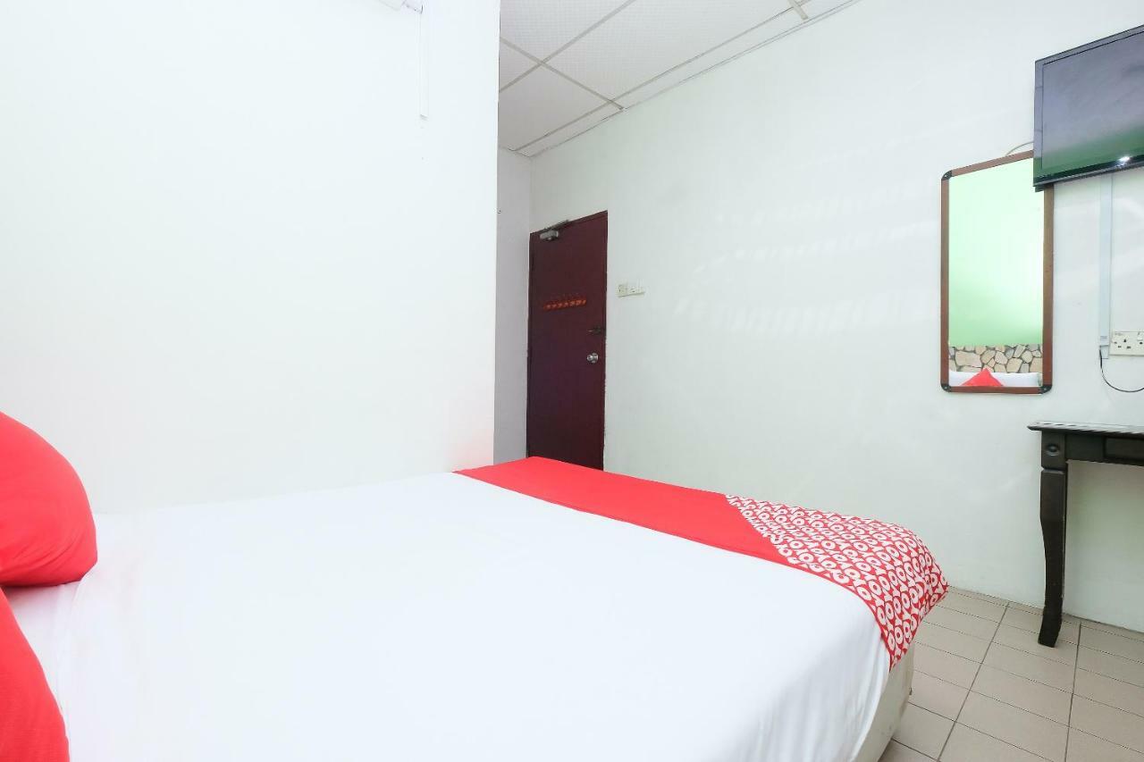 Oyo 850 Gold Star Hotel Chukai Екстериор снимка