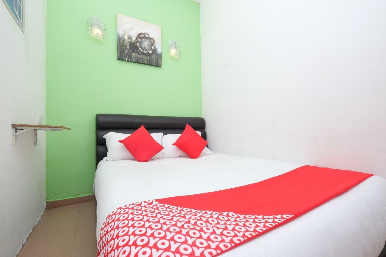 Oyo 850 Gold Star Hotel Chukai Екстериор снимка