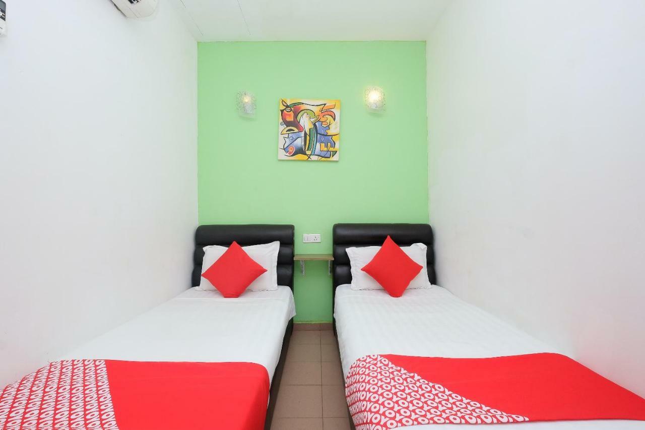 Oyo 850 Gold Star Hotel Chukai Екстериор снимка
