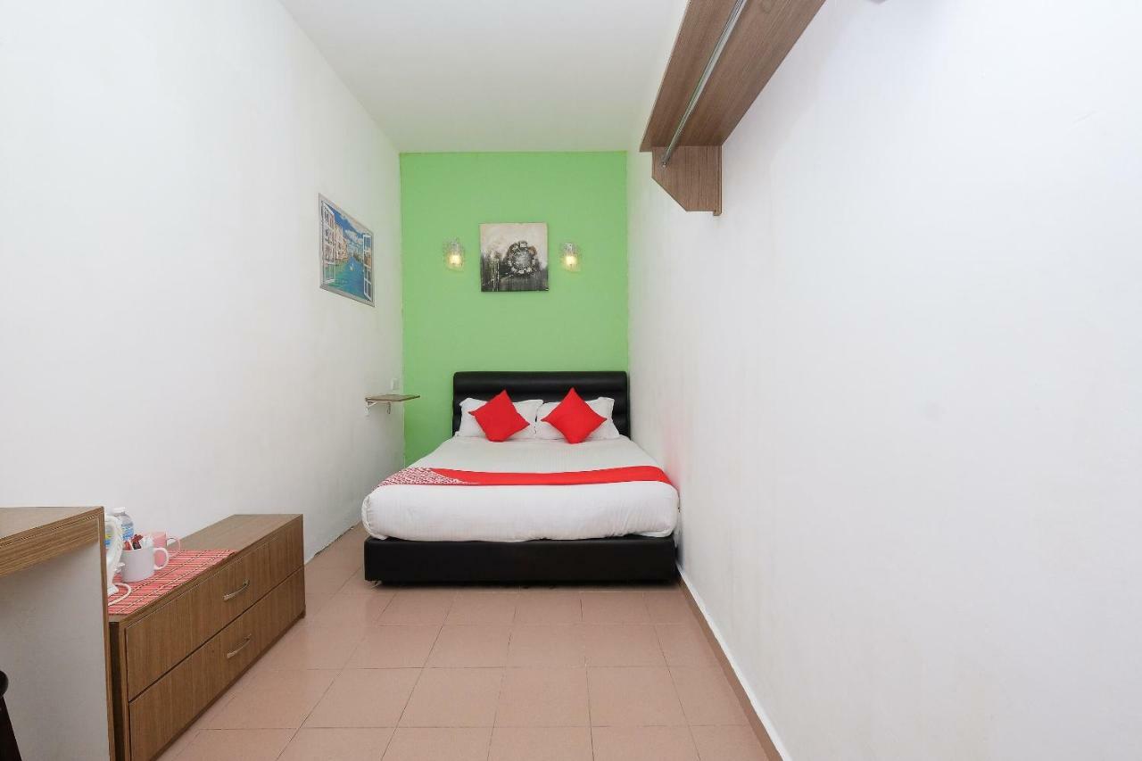Oyo 850 Gold Star Hotel Chukai Екстериор снимка