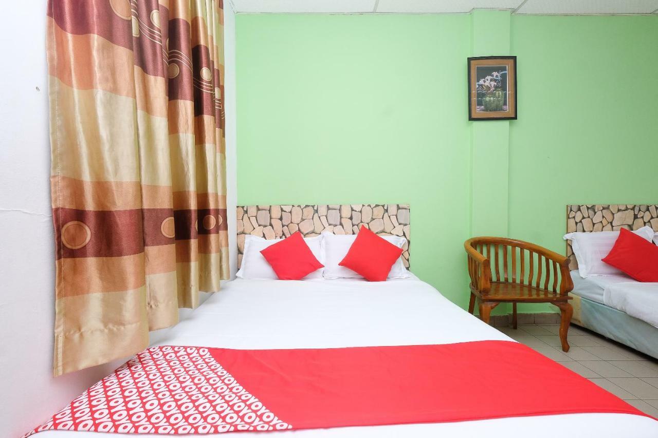 Oyo 850 Gold Star Hotel Chukai Екстериор снимка