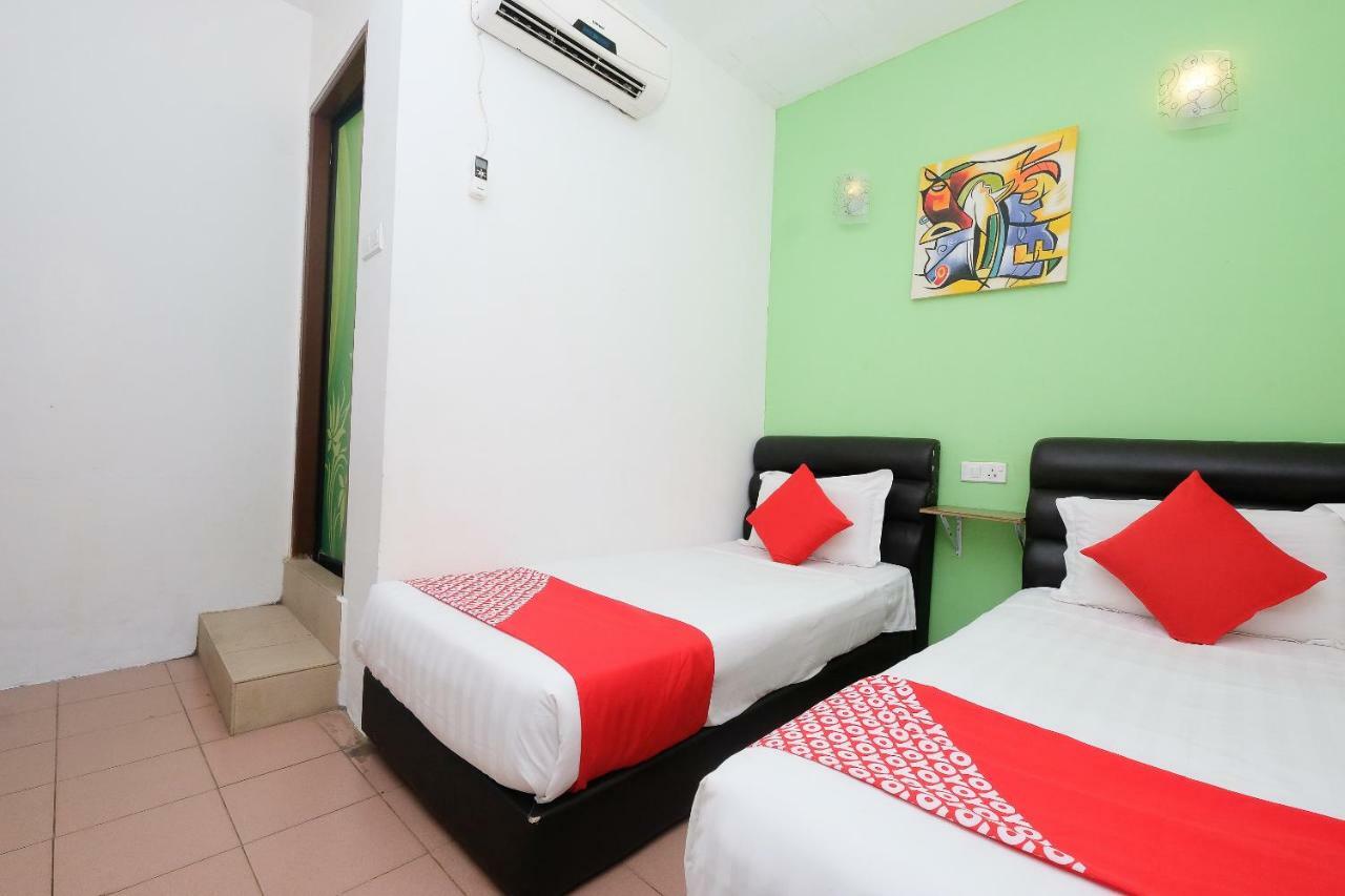 Oyo 850 Gold Star Hotel Chukai Екстериор снимка