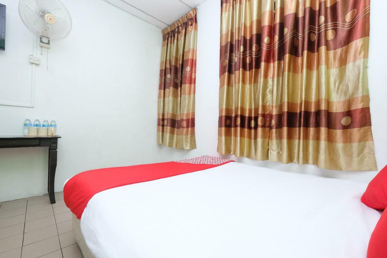 Oyo 850 Gold Star Hotel Chukai Екстериор снимка